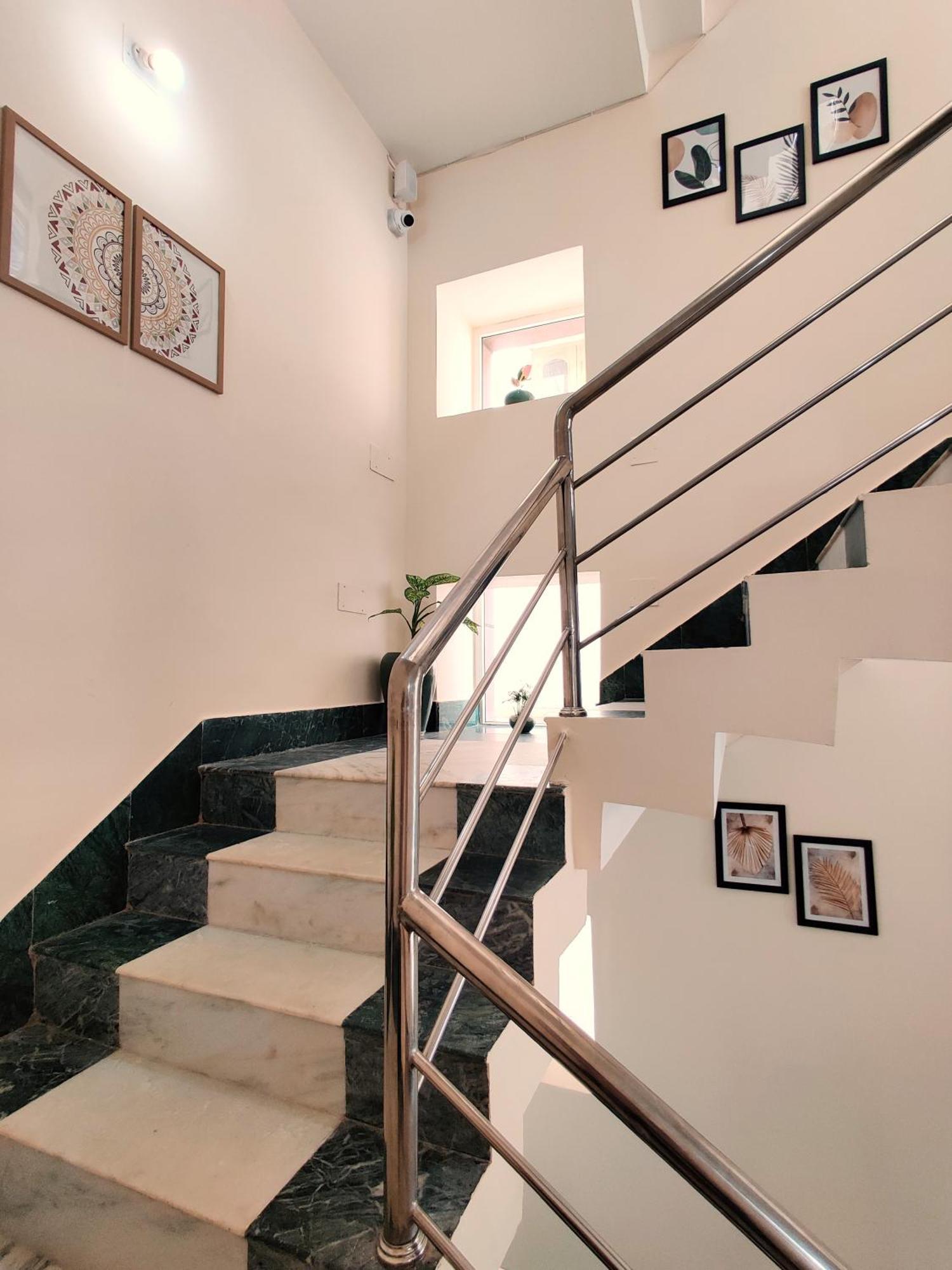 131,The Nook Hotel Bhubaneswar Exterior photo
